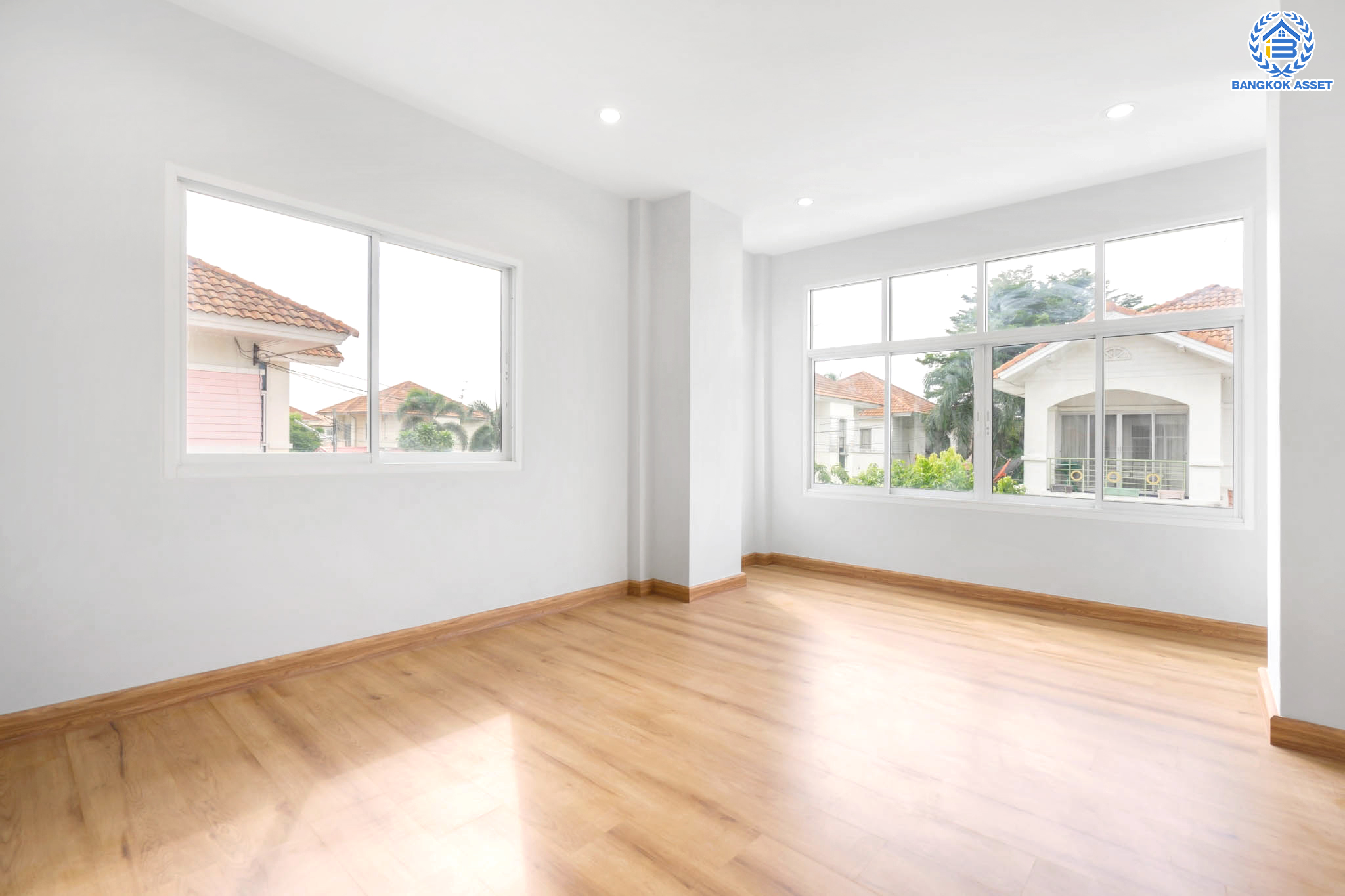 บ้านมือสองตกแต่งใหม่ หลังใหญ่พิเศษ! แปลงมุม! ม.บุษราคัม กรีนวิลล์ ปิ่นเกล้า-วงแหวน เนื้อที่ 71 ตร.ว. พื้นที่ใช้สอยกว่า 228 ตร.ม. ฟังก์ชัน 3 ห้องนอน 2 ห้องน้ำ 1 ห้องอเนกประสงค์ขนาดใหญ่ จอดรถได้ 2 คัน พร้อมพื้นที่บริเวณบ้านเกือบ 100 ตร.ม. บนทำเลเดินทางสะดวก เชื่อมต่อทั้งปิ่นเกล้า-ศาลายา ใกล้เซ็นทรัลเวสต์เกต ทางด่วน "กาญจนาภิเษก" และรถไฟฟ้า "สถานีตลาดบางใหญ่"